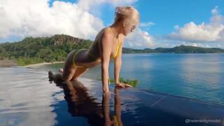 Great Pool Blowjob & Cum Swallow! You Must Watch It!